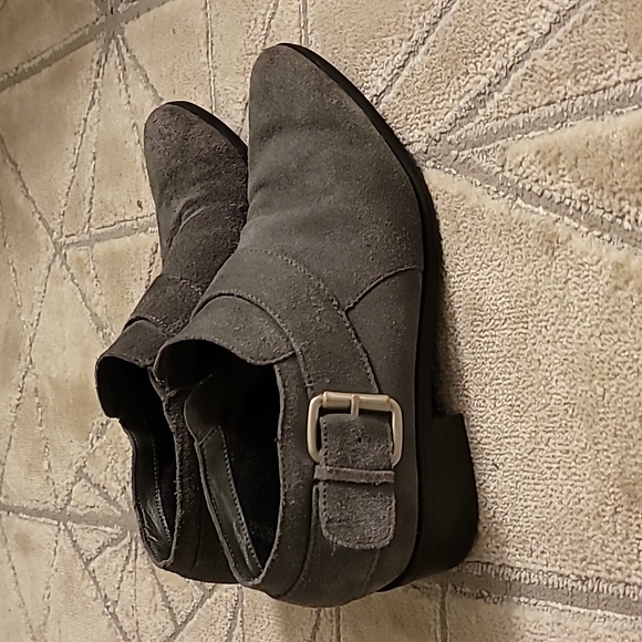 Bella Vita gray ankle booties - Picture 2 of 6
